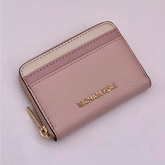 Michael Kors Jet Set Travel Card
Case Zip Around Wallet - Picture 3 of 10